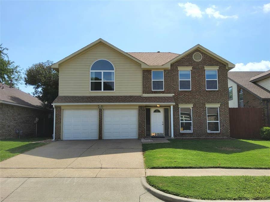 Property photo for 4672 Heatherbrook Lane, Grand Prairie, TX