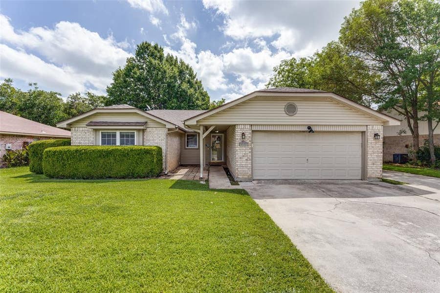 Property photo for 413 Goldfinch Drive, Fort Worth, TX