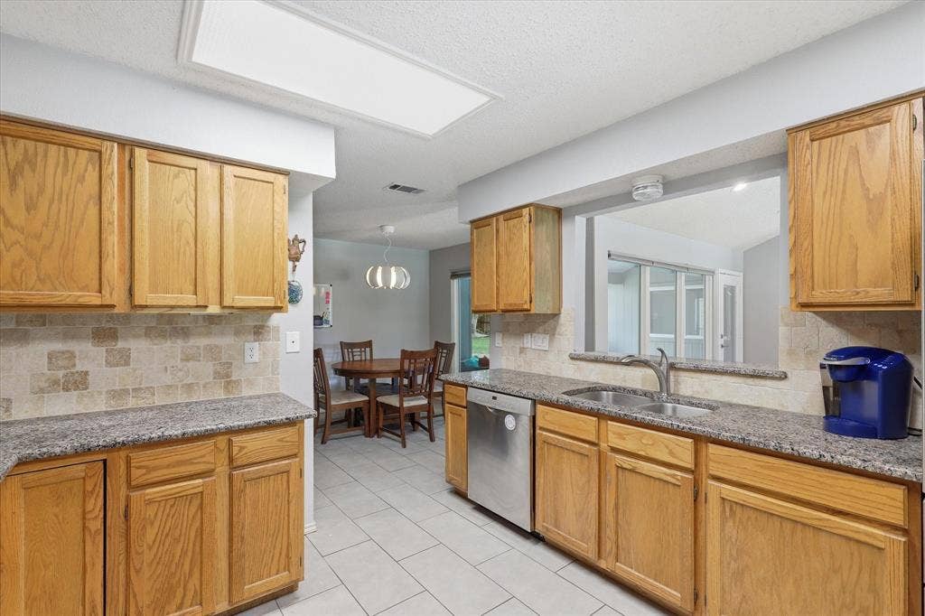 1017 Spicewood Drive, Plano, TX 75025 1017 Spicewood Drive, Plano, TX 75025