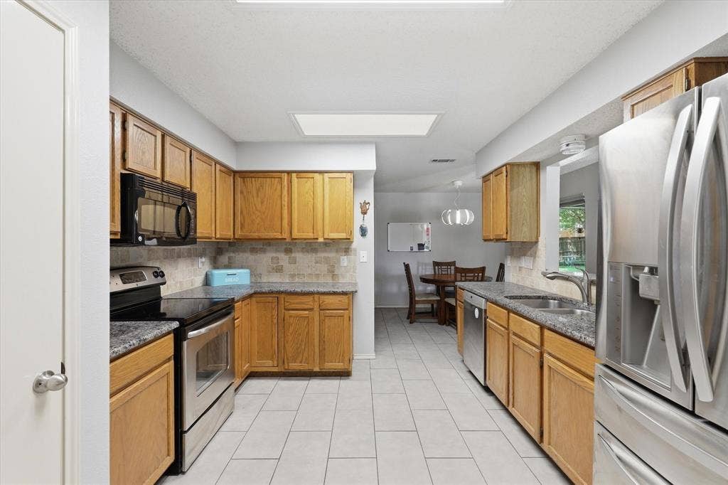 1017 Spicewood Drive, Plano, TX 75025 1017 Spicewood Drive, Plano, TX 75025
