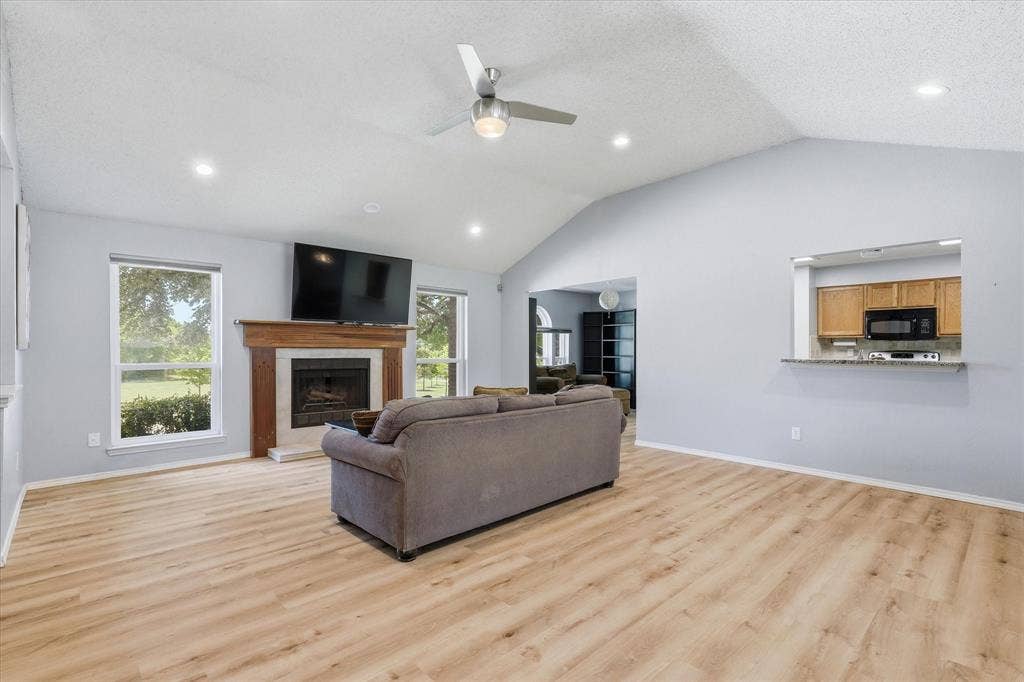 1017 Spicewood Drive, Plano, TX 75025 1017 Spicewood Drive, Plano, TX 75025