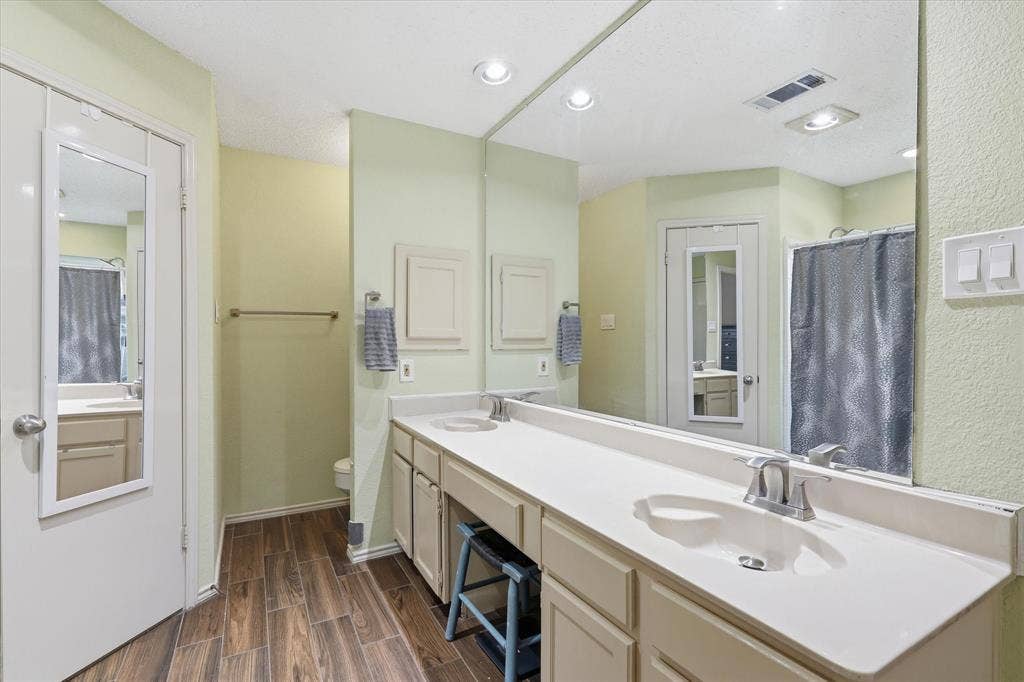1017 Spicewood Drive, Plano, TX 75025 1017 Spicewood Drive, Plano, TX 75025