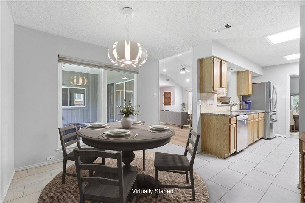 1017 Spicewood Drive, Plano, TX 75025 1017 Spicewood Drive, Plano, TX 75025