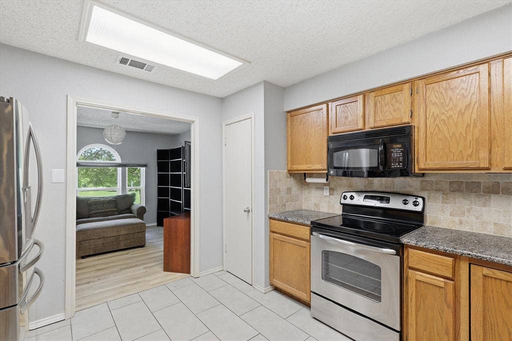 1017 Spicewood Drive, Plano, TX 75025 1017 Spicewood Drive, Plano, TX 75025