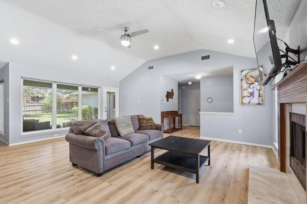 1017 Spicewood Drive, Plano, TX 75025 1017 Spicewood Drive, Plano, TX 75025