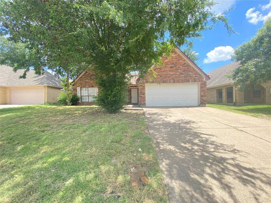 Property photo for 6101 Meadowside Trail, Arlington, TX