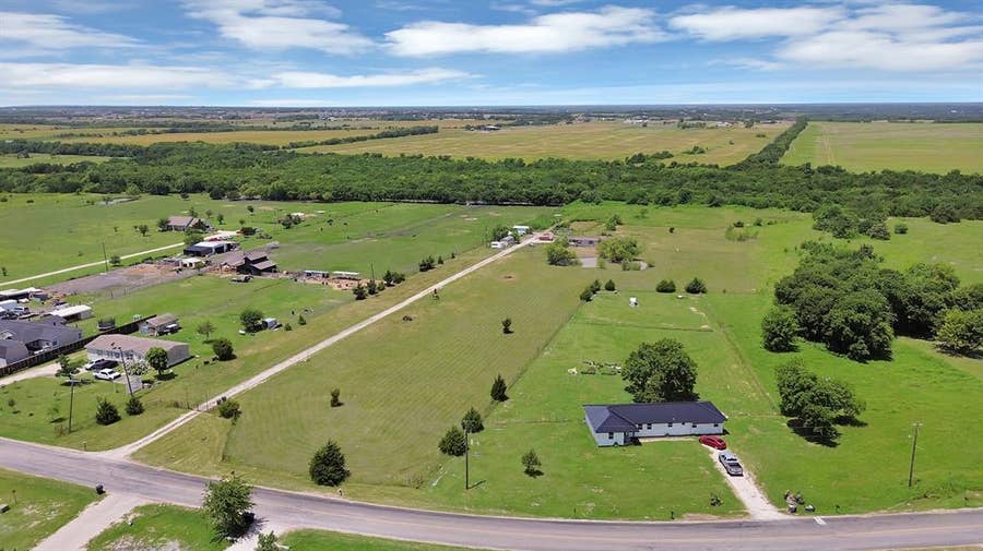 Property photo for 1528 County Road 697, Farmersville, TX