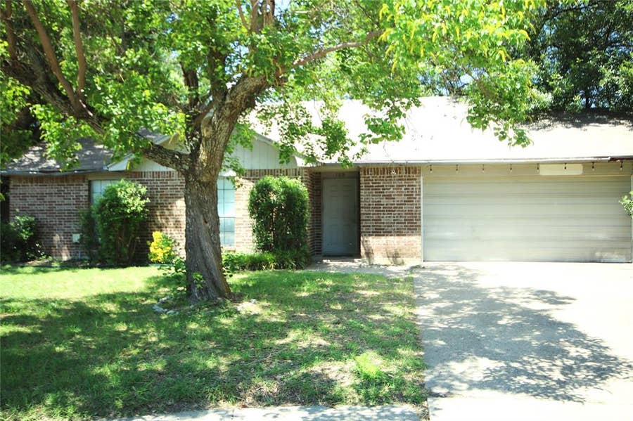 Property photo for 109 Australia Court, Glenn Heights, TX