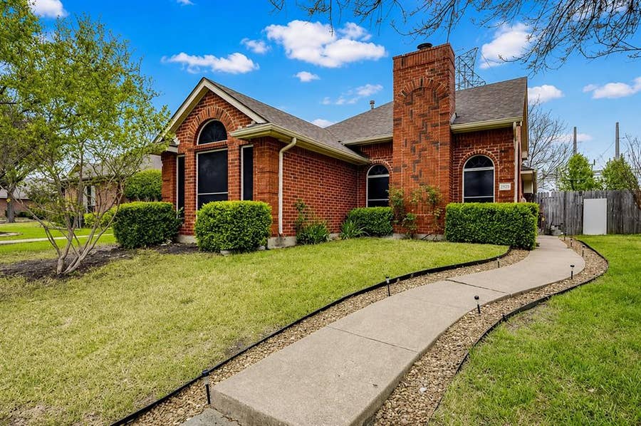 Property photo for 928 Winding Creek Drive, Mesquite, TX