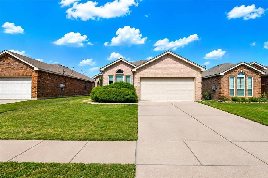 Property photo for 4552 Rush River Trail, Fort Worth, TX