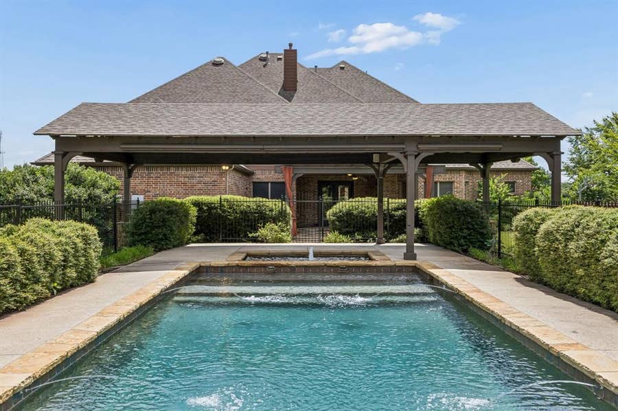 Property photo for 2012 Woodbine Circle, Southlake, TX
