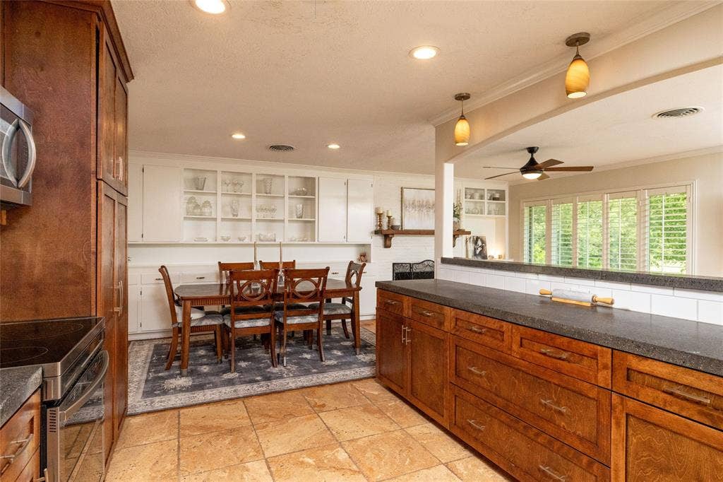 211 Crest Ridge Circle, Lakeside, TX 76108 211 Crest Ridge Circle, Lakeside, TX 76108
