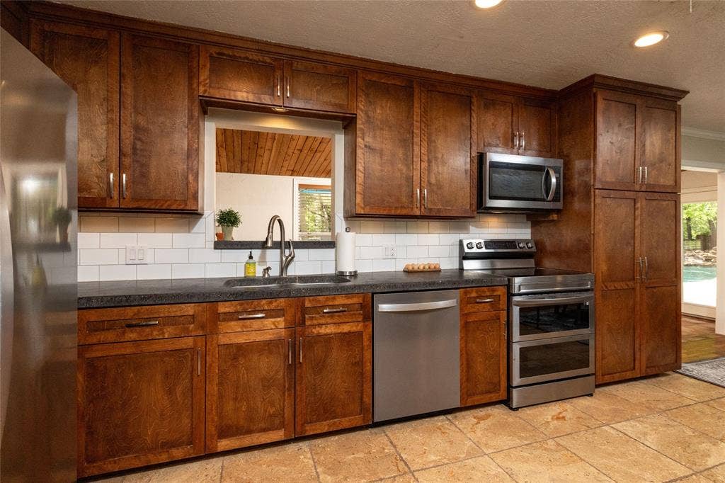 211 Crest Ridge Circle, Lakeside, TX 76108 211 Crest Ridge Circle, Lakeside, TX 76108