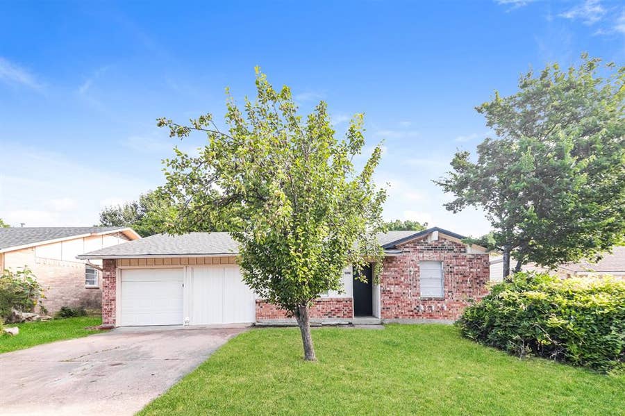 Property photo for 2029 Willow Lane, Plano, TX