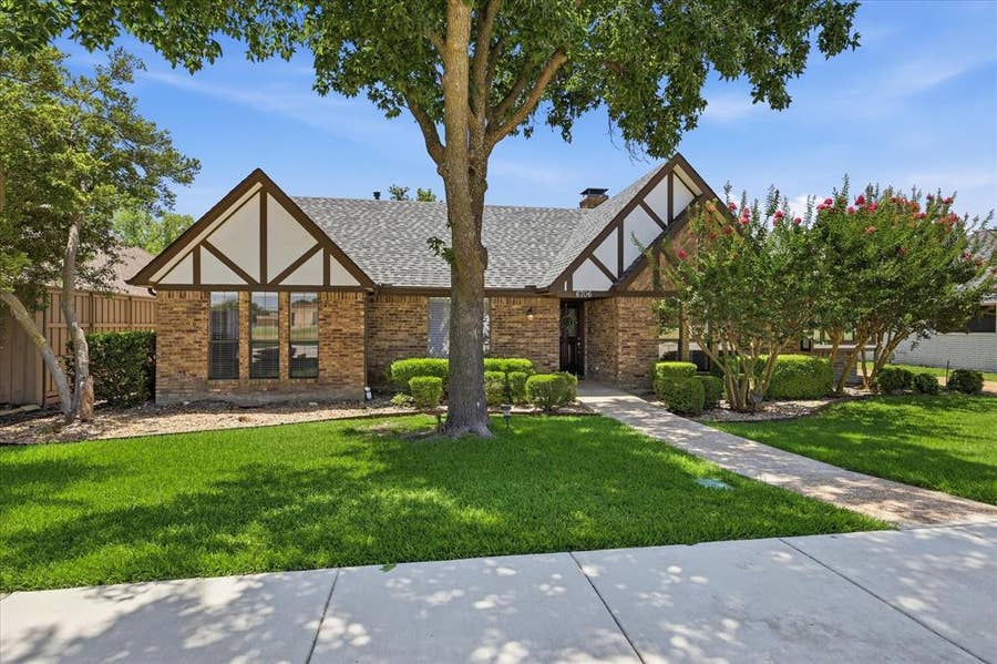 Property photo for 6706 La Manga Drive, Dallas, TX