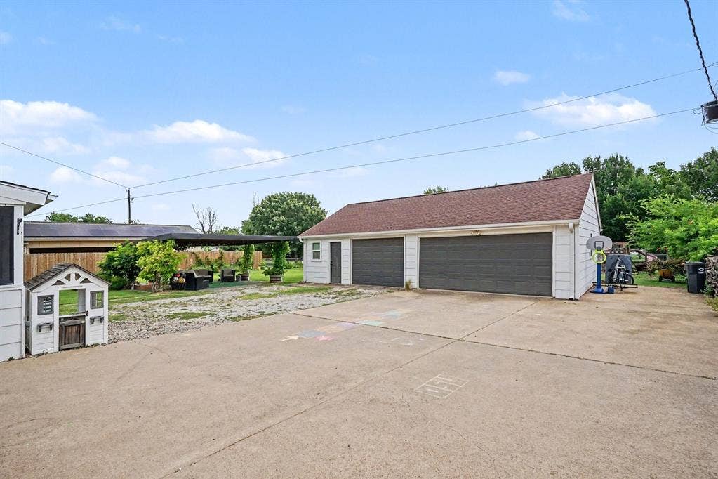 708 Summer Place, Murphy, TX 75094 Detached 3 car garage with office space