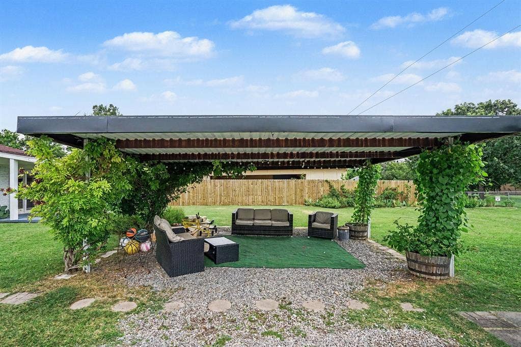 708 Summer Place, Murphy, TX 75094 Covered carport or outdoor sitting area