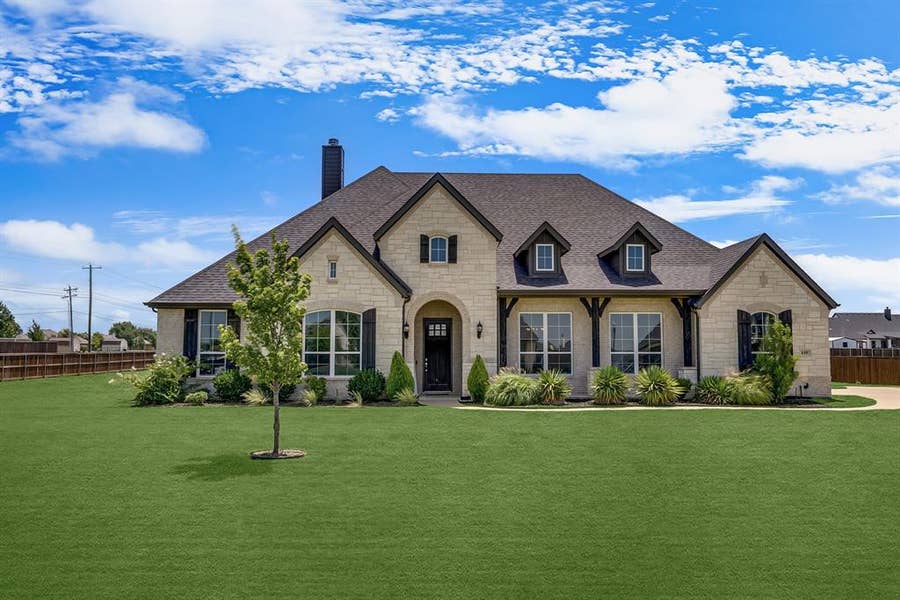Property photo for 610 Cimarron Meadows Drive, Waxahachie, TX