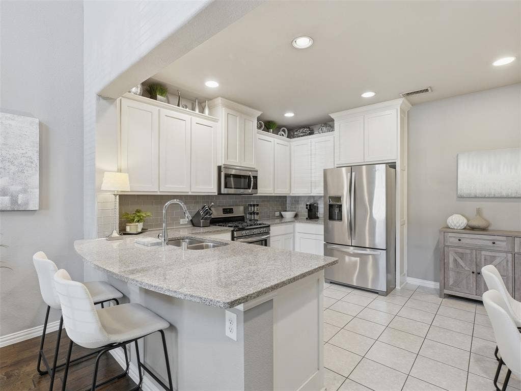 3915 Cascade Sky Drive, Arlington, TX 76005 3915 Cascade Sky Drive, Arlington, TX 76005