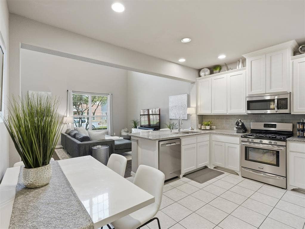 3915 Cascade Sky Drive, Arlington, TX 76005 3915 Cascade Sky Drive, Arlington, TX 76005