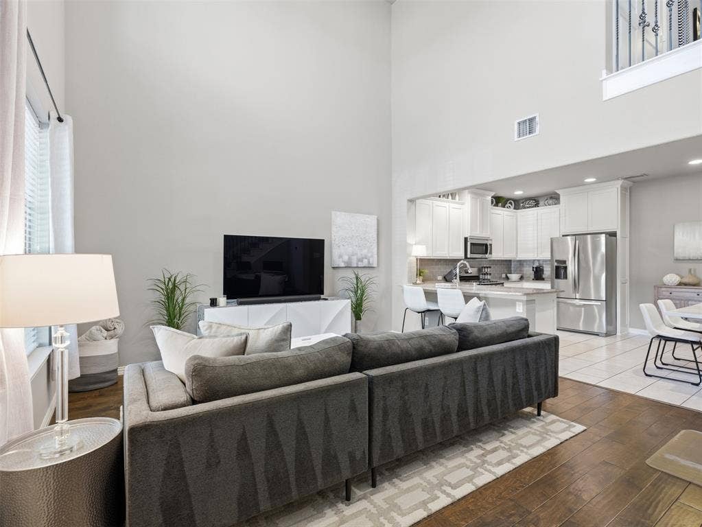 3915 Cascade Sky Drive, Arlington, TX 76005 3915 Cascade Sky Drive, Arlington, TX 76005