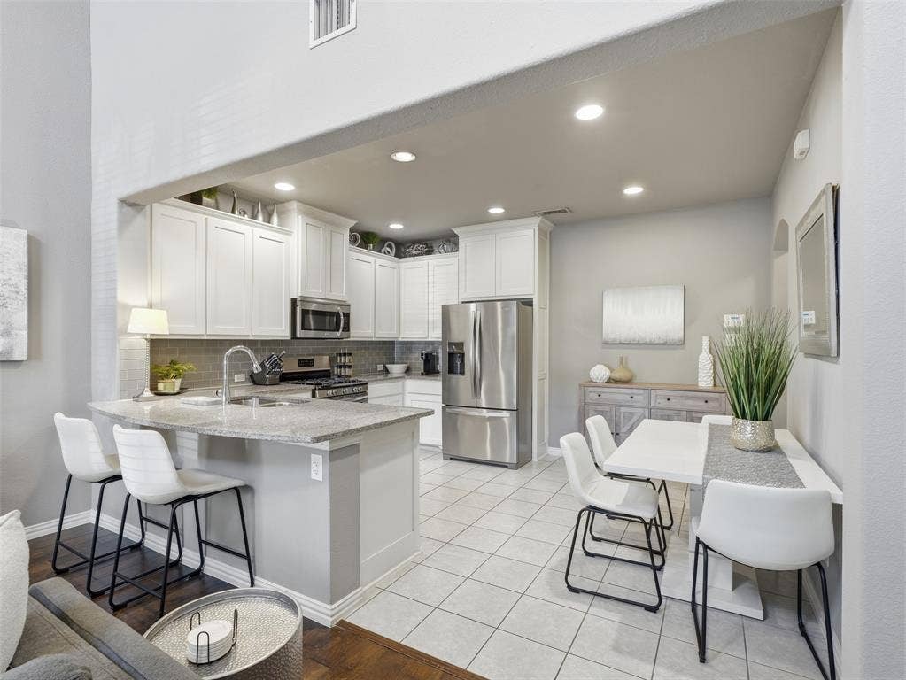 3915 Cascade Sky Drive, Arlington, TX 76005 3915 Cascade Sky Drive, Arlington, TX 76005