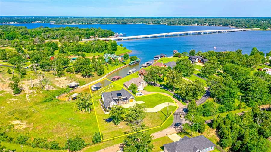 Property photo for 5523 Lakeshore Court, Log Cabin, TX