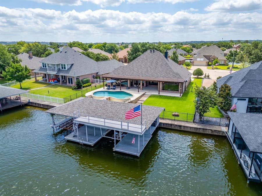 Property photo for 1104 Mallard Court, Granbury, TX