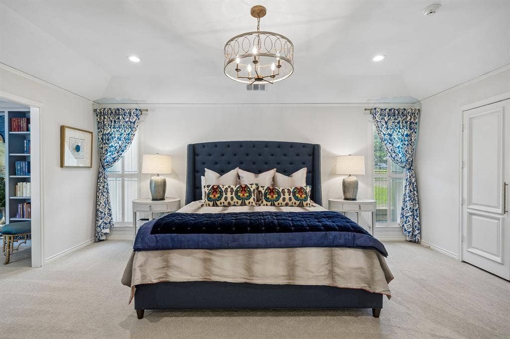 6829 Midcrest Drive, Dallas, TX 75254 Primary Bedroom with two separate walk in closets and open to sitting area.