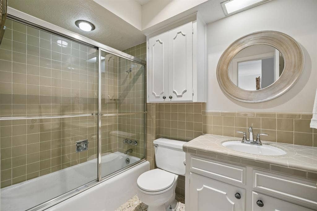6829 Midcrest Drive, Dallas, TX 75254 Ensuite Bath for Bedroom 4.
