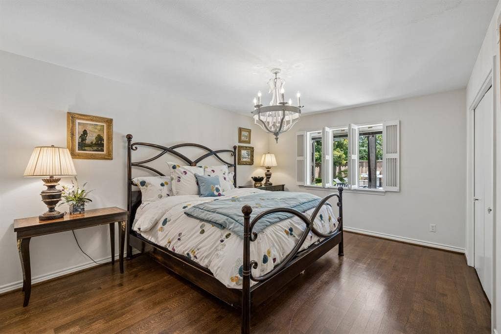 6829 Midcrest Drive, Dallas, TX 75254 Bedroom 4 with ensuite bath.