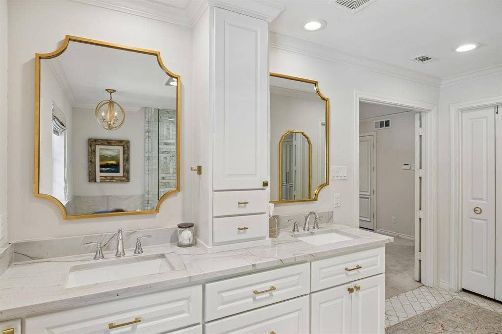 6829 Midcrest Drive, Dallas, TX 75254 Primary Bath with Dual Sinks