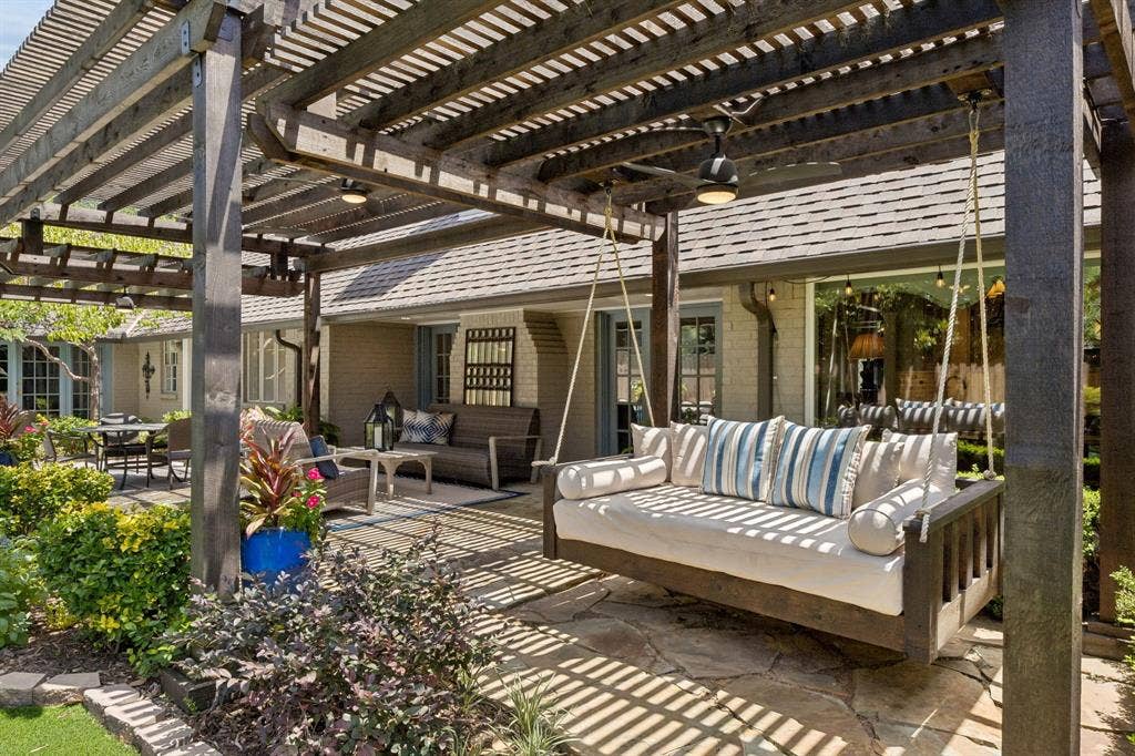 6829 Midcrest Drive, Dallas, TX 75254 Relax with your favorite book!