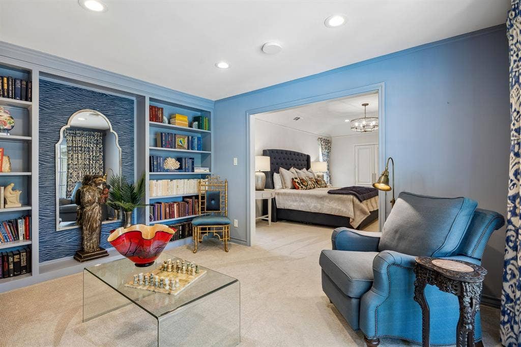 6829 Midcrest Drive, Dallas, TX 75254 Sitting Room off the Primary with Built in Bookshelves.