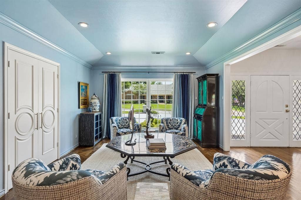 6829 Midcrest Drive, Dallas, TX 75254 Split Formals off the Entry.