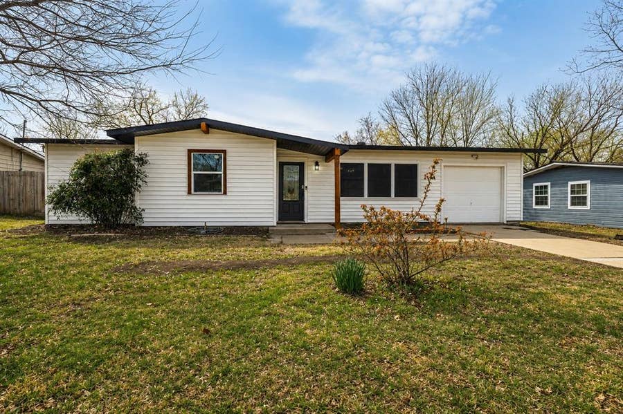 Property photo for 800 E Tucker Boulevard, Arlington, TX