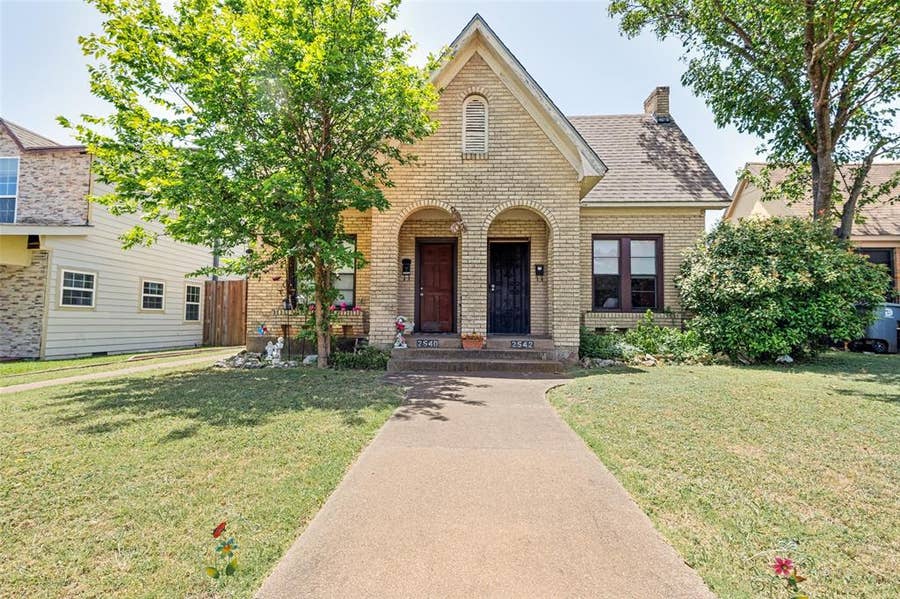 Property photo for 2542 Gladstone Drive, Dallas, TX