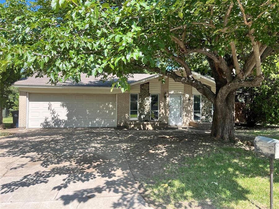 Property photo for 3312 Valley View Road, Denton, TX