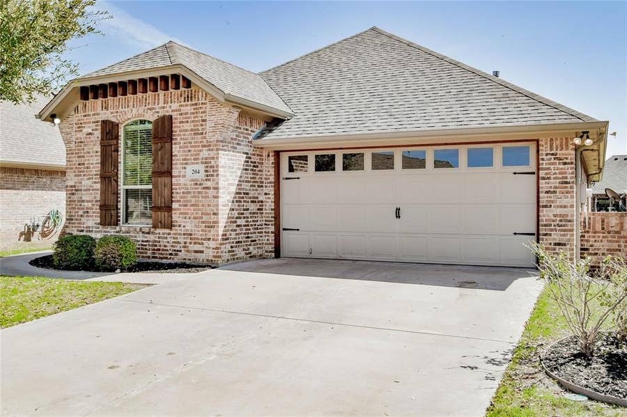 Property photo for 204 Captains Court, Granbury, TX