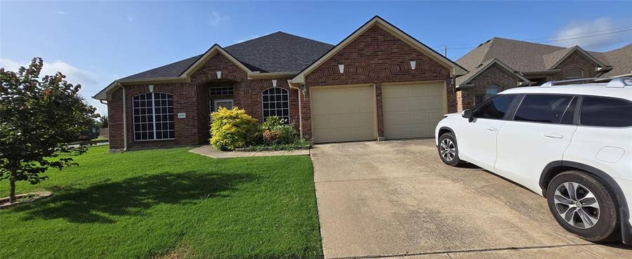 Property photo for 2342 Lake Hollow Circle, Garland, TX