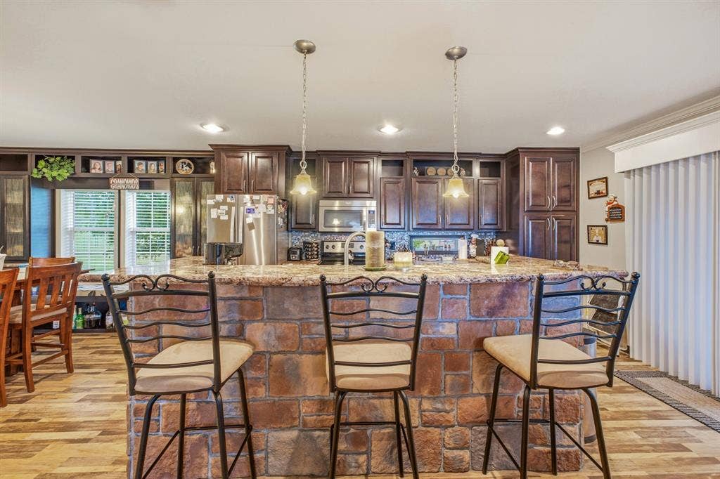 2914 Oak Court, Granbury, TX 76048 2914 Oak Court, Granbury, TX 76048