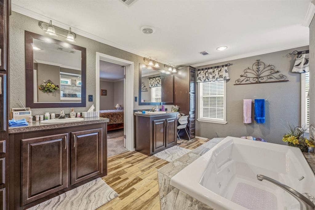 2914 Oak Court, Granbury, TX 76048 2914 Oak Court, Granbury, TX 76048