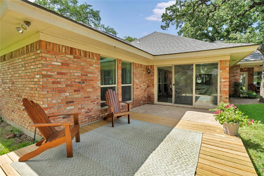 1830 Rhinevalley Drive, Arlington, TX 76012 Wonderful new deck with treated wood