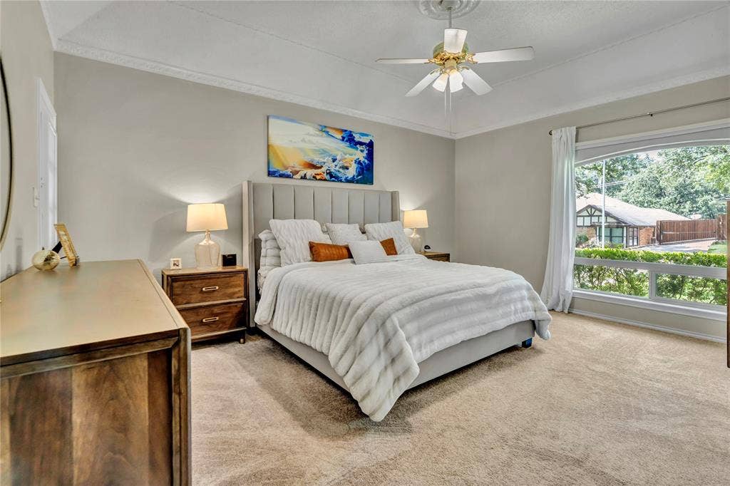 1830 Rhinevalley Drive, Arlington, TX 76012 Primary bedroom with beautiful large window