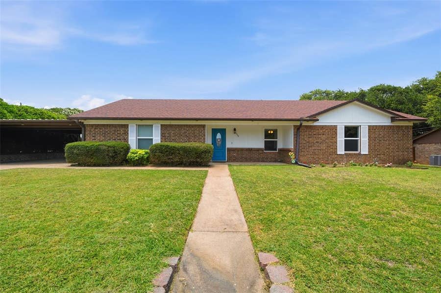 Property photo for 308 Oakwood Lane, Hewitt, TX