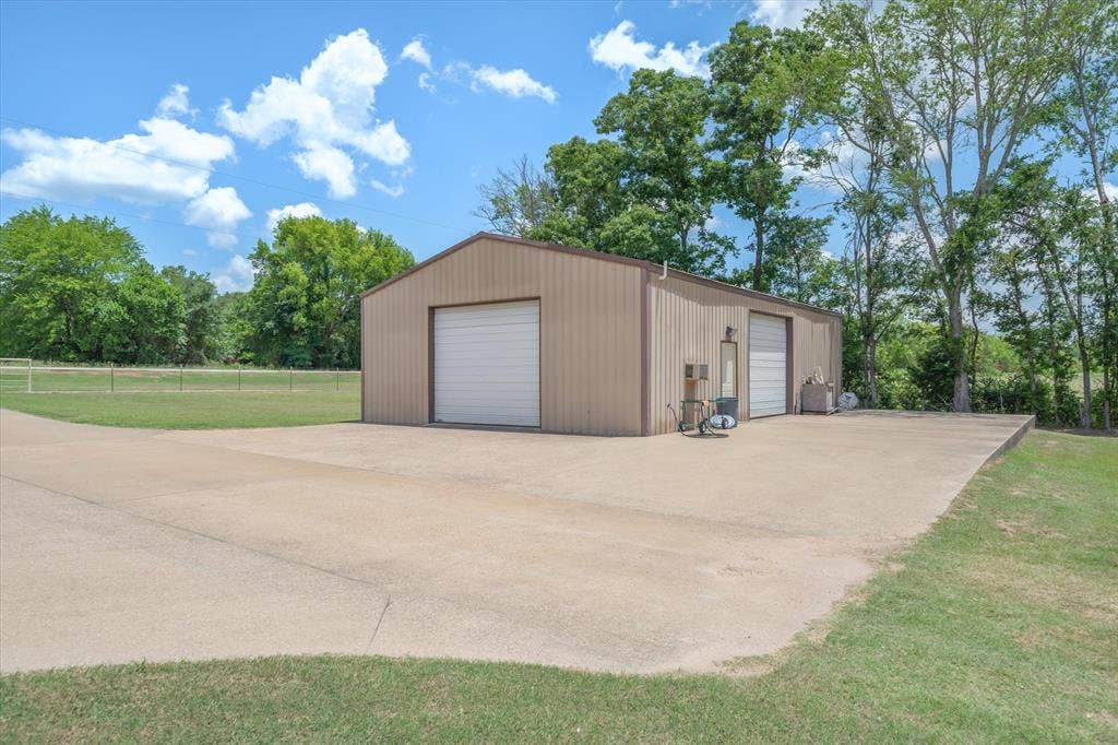 10929 County Road 41, Tyler, TX 75706 10929 County Road 41, Tyler, TX 75706