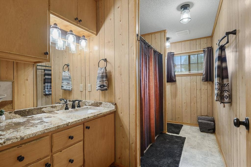 10929 County Road 41, Tyler, TX 75706 10929 County Road 41, Tyler, TX 75706
