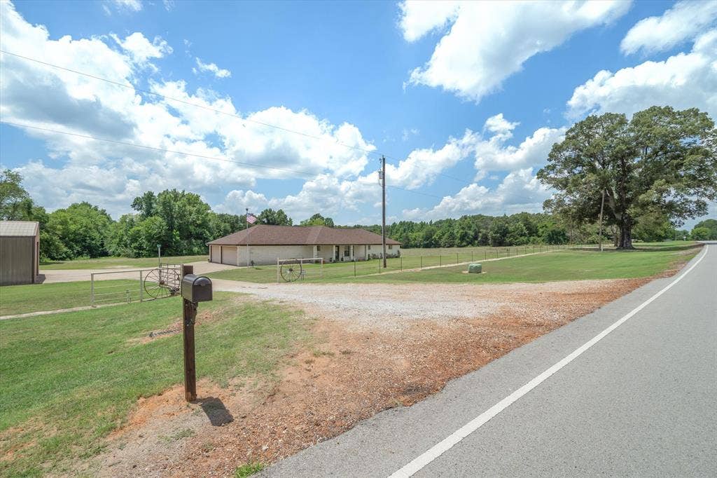 10929 County Road 41, Tyler, TX 75706 10929 County Road 41, Tyler, TX 75706