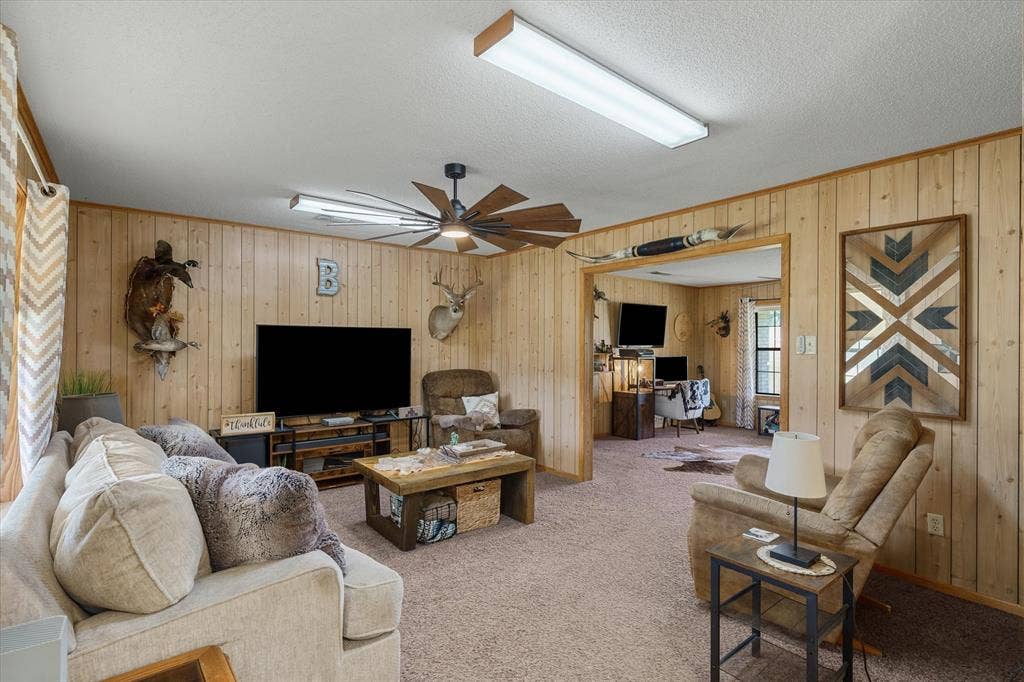 10929 County Road 41, Tyler, TX 75706 10929 County Road 41, Tyler, TX 75706