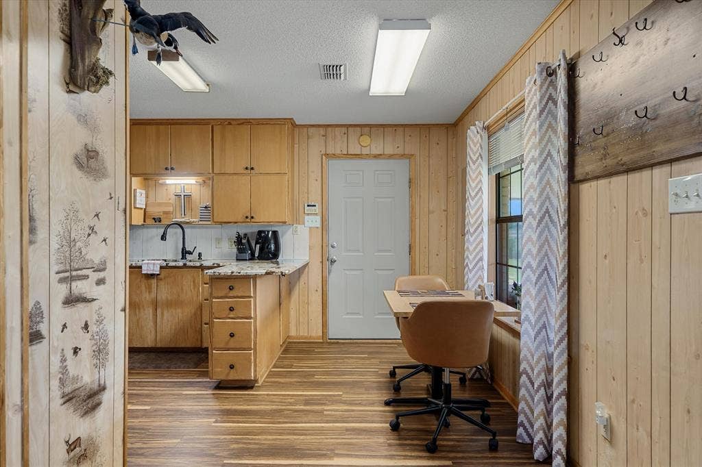 10929 County Road 41, Tyler, TX 75706 10929 County Road 41, Tyler, TX 75706